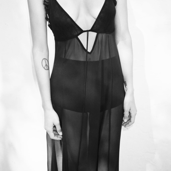 Zara limited edition sheer maxi dress you cannot miss - Picture 2 of 6